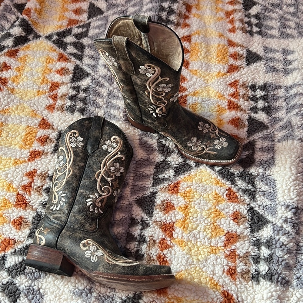 W CURCLE G COWGIRL BOOTS